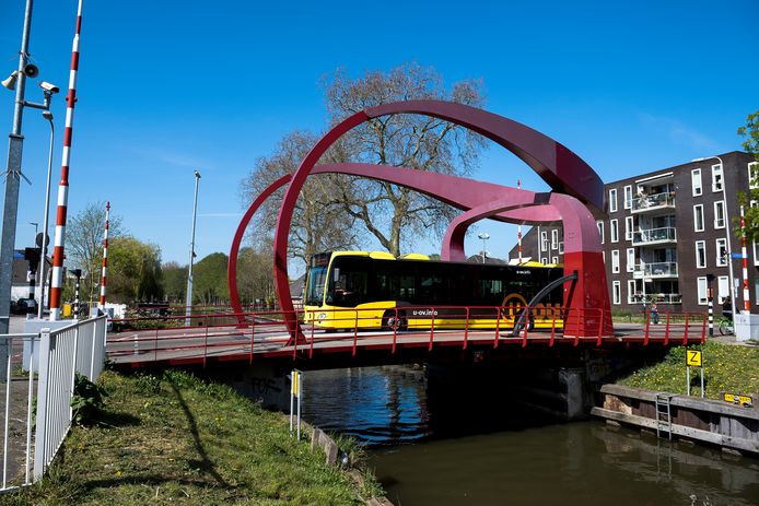 Het kan weer: onder de Rode Brug door naar de binnenstad van Utrecht