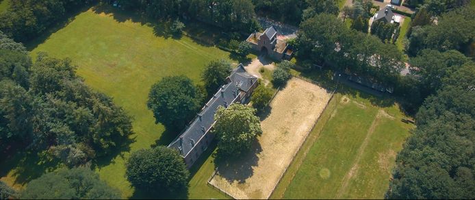 Bovenaanzicht van de gebouwen van De Rendierhoeve.