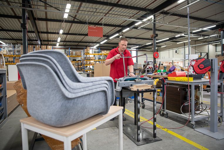 Kamer Rijpen Eed In deze Drentse fabriek maken ze meubels van plastic uit de Amsterdamse  grachten