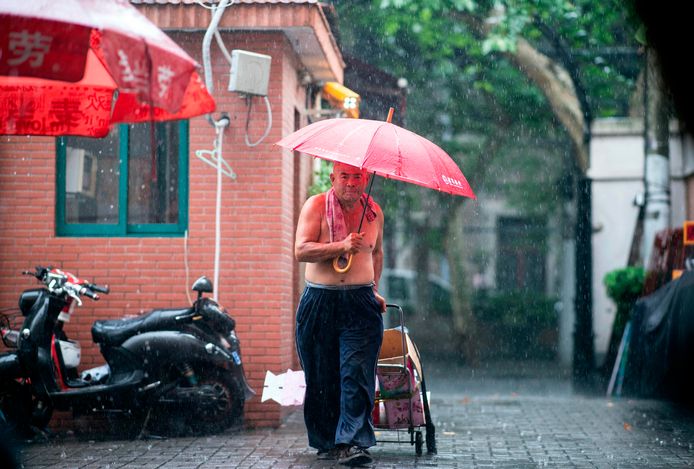 Grote delen van China worden al de hele maand geteisterd door felle regenbuien.
