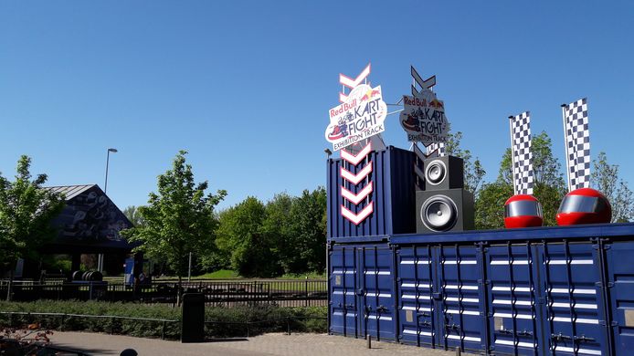 De kartbaan van Walibi is gesloten na een ernstig ongeluk met een 13-jarig meisje.