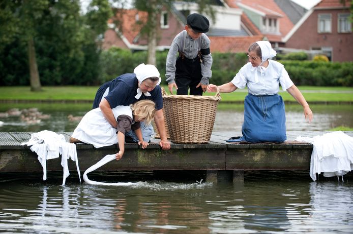 Rijssense vrouwen wasten vroeger hun kleding op maandag in de vijver van de Weijerd.