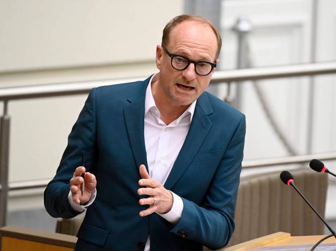Vlaams Parlement keurt Vlaamse Toetsen goed in strijd tegen dalende onderwijskwaliteit, resultaten zullen niet openbaar zijn na kritiek rond ‘ranking’ scholen 