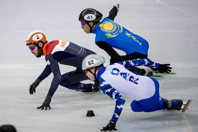 Sjinkie Knegt op kop.
