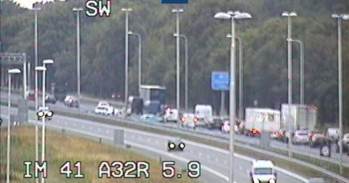 File op A28 bij Staphorst door ongeval met vrachtauto.