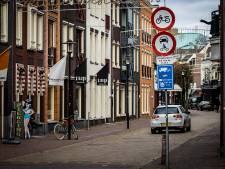 Bewoners Grotestraat boos over maatregel tegen sluipverkeer in centrum Almelo; ‘Werkt niet, het wordt nu helemaal een racebaan’
