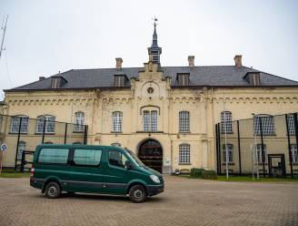 Veertiger valt cipier in gevangenis aan met mes