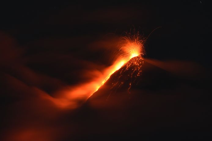 De Fuego-vulkaan bij een eerdere uitbarsting in 2015.