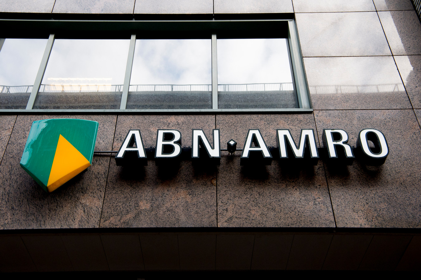 OM verdenkt ABN Amro nu ook van ‘schuldwitwassen’ | Foto | bd.nl