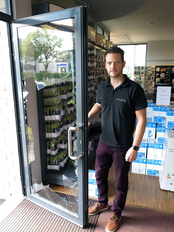 Duo pluimt Chameleon Computers | Geel | hln.be