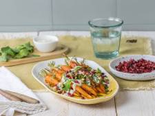 Wat Eten We Vandaag: Geroosterde wortels met harissa en tahin-yoghurtsaus