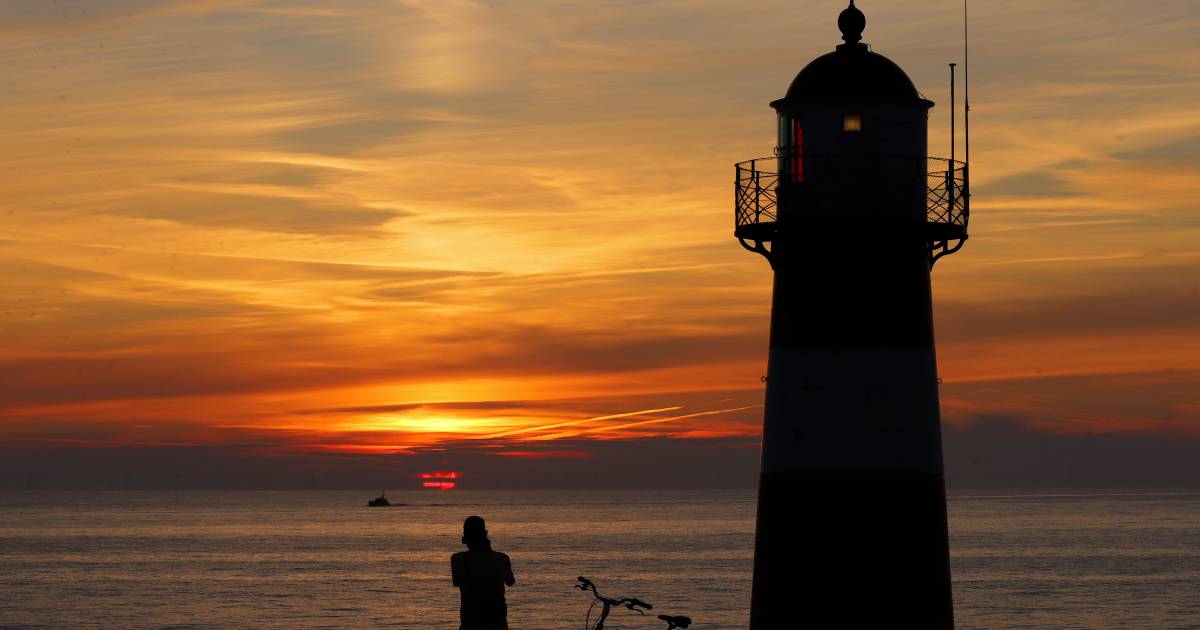 MIJN FOTO | De zon gaat uit voor het vuurtorenlicht aan gaat