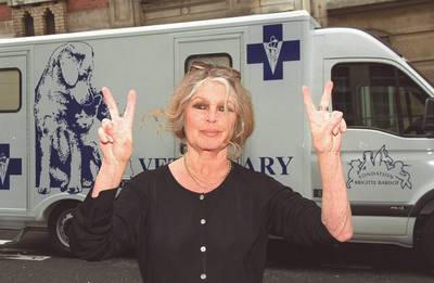 Echtgenoot van Brigitte Bardot (88) bevestigt ademhalingsproblemen: “Ze verdraagt de hitte niet meer”
