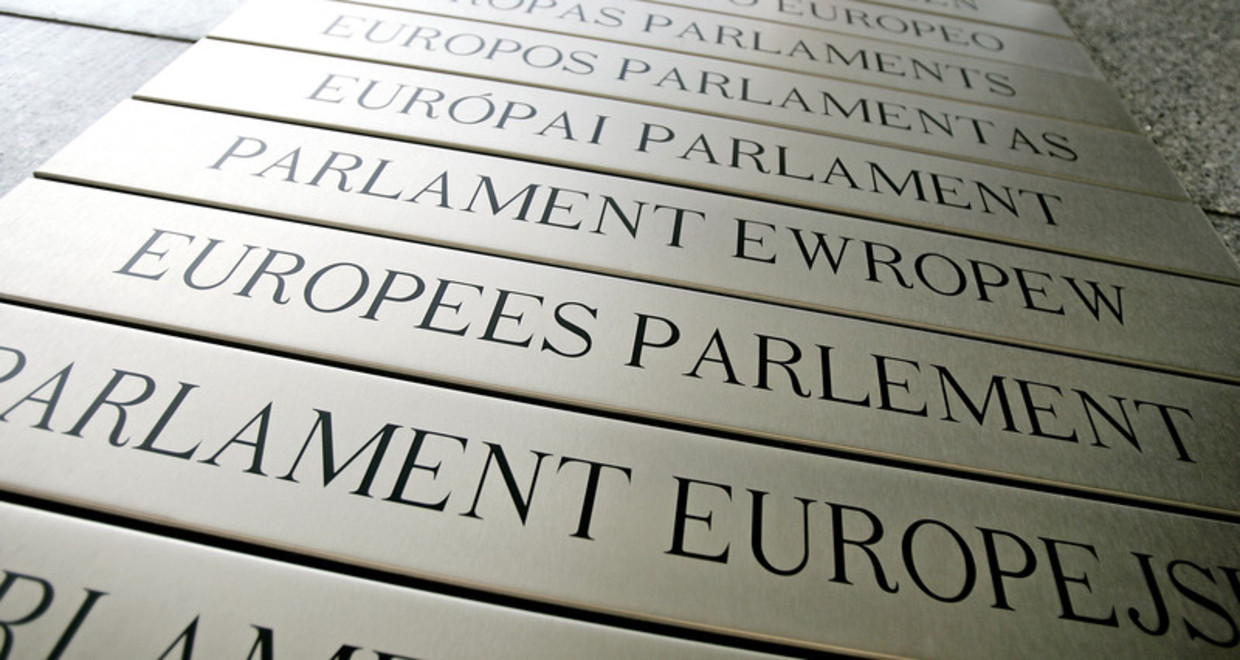 Logo op het Europees Parlement in diverse Europese talen. © anp Beeld 