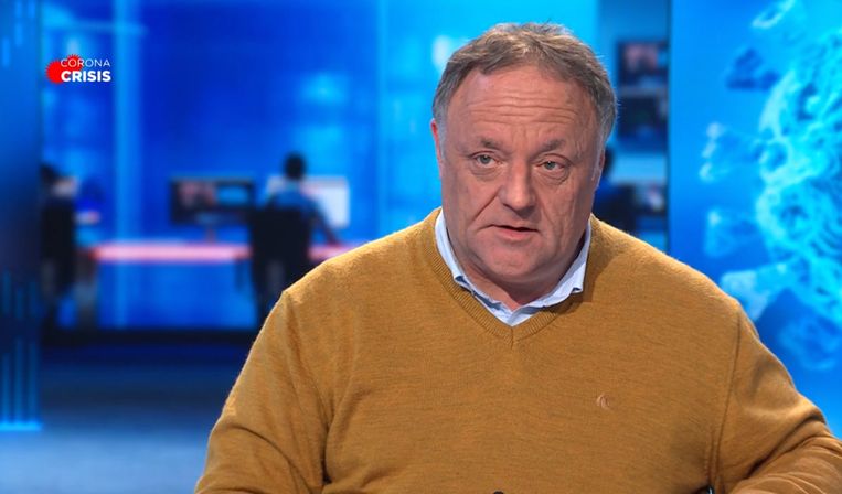 ‘Een jaar voor de pandemie legde Marc Van Ranst op een wetenschappelijke bijeenkomst in Londen zijn communicatiestrategie uit. ‘Wees overal present in de media,’ zei hij.’ Beeld VTM NIEUWS