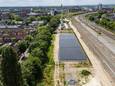 Zonnepanelen langs het spoor in Deventer. Combinatie95 ziet dat  in Boxtel ook graag.