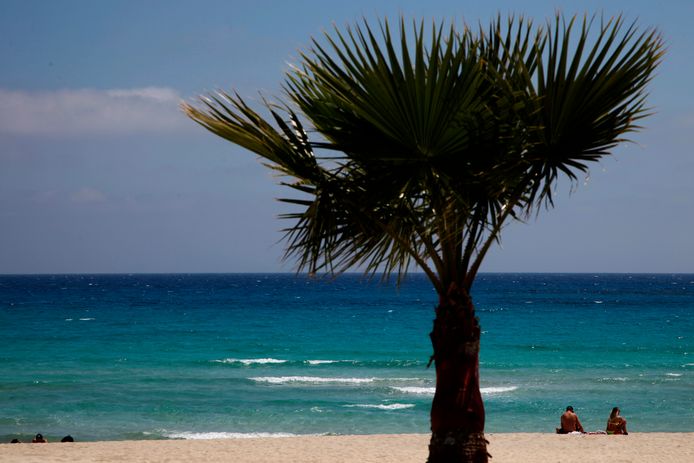 Dit strand in Cyprus ligt er nog redelijk verlaten bij, maar dat zal niet lang meer duren.