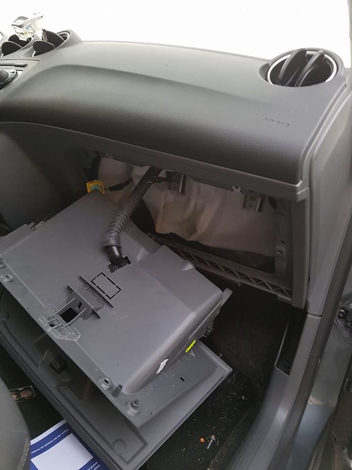 Airbags gestolen uit auto's in DuivenZuid Liemers gelderlander.nl