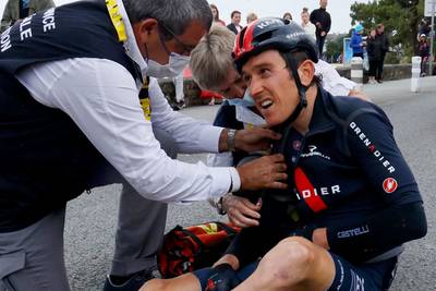 Chute sur le Tour de France: Robert Gesink abandonne, Geraint Thomas touché mais pas coulé