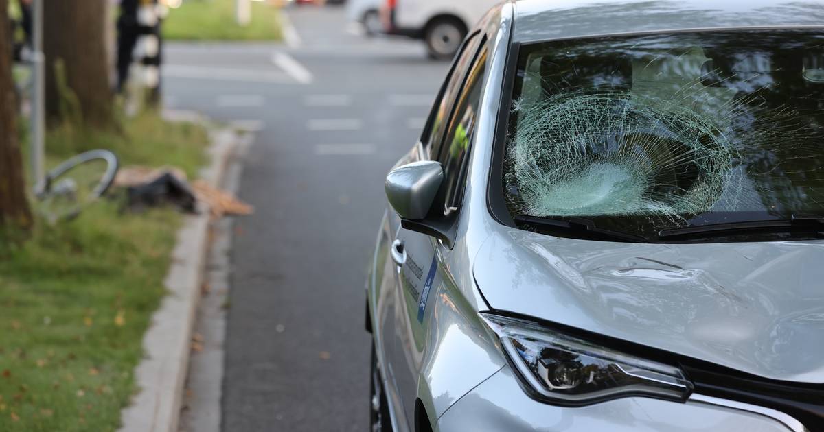 Fietser zwaargewond na aanrijding met auto op Voorhofdreef.