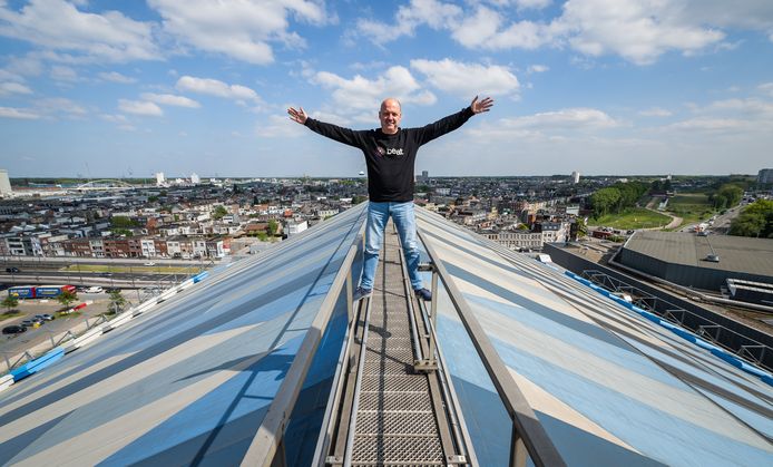 Jan Van Esbroeck, de CEO van be.at, op het dak van het Sportpaleis.