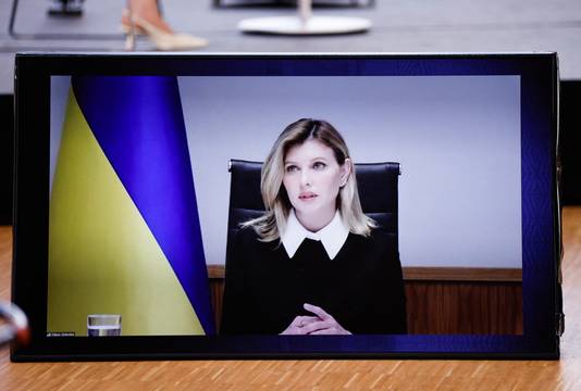 De Oekraïense first lady Olena Zelenska vanmiddag in een videogesprek met onder meer Europees Raadsvoorzitter Charles Michel
