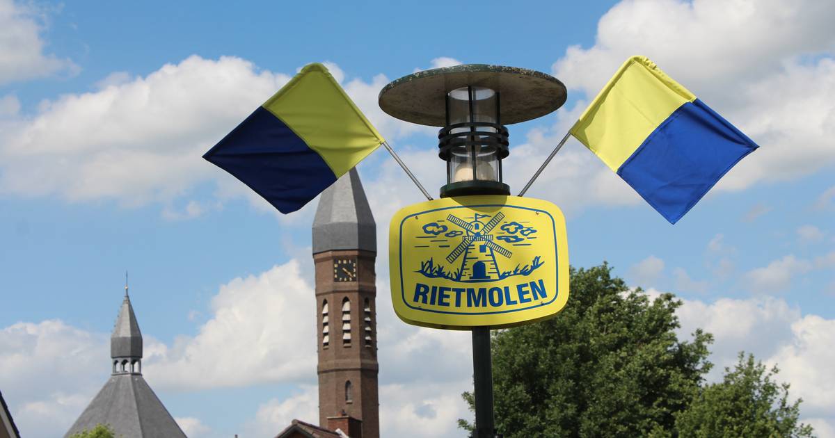 Rietmolen kleurt blauw-geel in aanloop naar zomerfeesten van juli