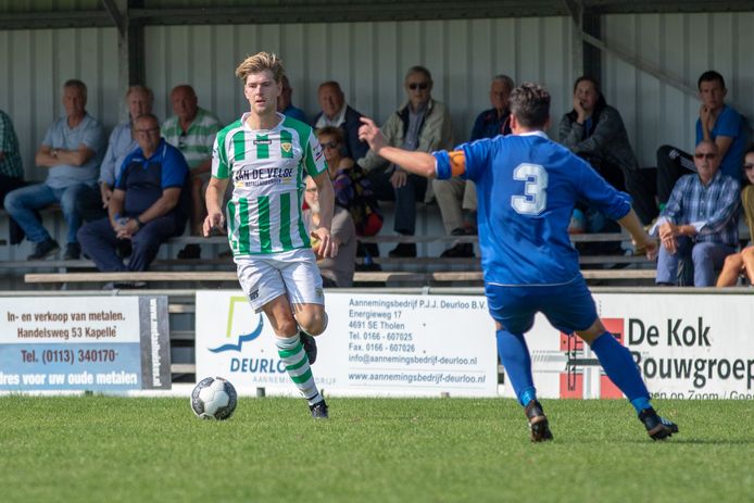 Timo Jansen in actie voor Kloetinge, tegen zijn nieuwe club SSV'65
