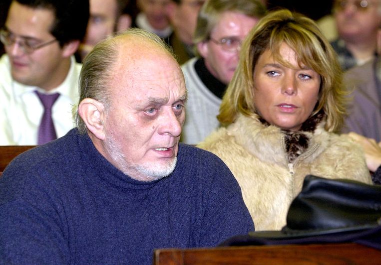 Ariane Moreau en haar vader: 'Wat mijn ex-man me de avond na het ongeval aan de telefoon zei... Ik was zo in de war dat ik het woord 'dood' niet kon uitspreken. Ik zeg: 'De kinderen zijn spierwit, ze liggen in het mortuarium.' 'Dat is normaal, ze zijn dood,' antwoordde hij, 'zo dom ben je toch niet?'
 Beeld BELGA