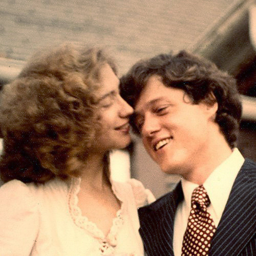Oud-journaliste beschuldigt Bill Clinton van aanrakingen in 1980 | Foto |  hln.be