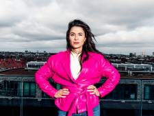 Presentatrice Nadia Moussaid: ‘Ik mijd negatieve reacties over mijn talkshow. Ik ben niet van steen’
