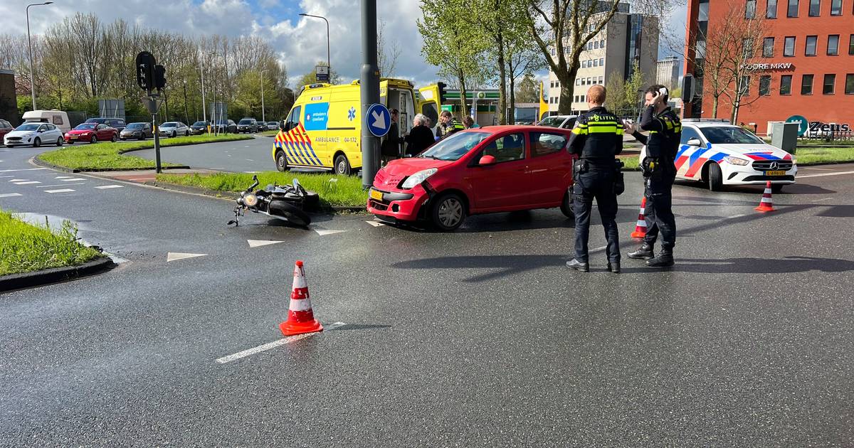 Verkeersoverlast door aanrijding op kruispunt Hanzeweg in Deventer.