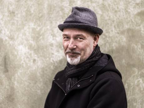 Presentator en artiest Eddy Zoëy uit Wierden komt met nieuwe muziek: ‘Maakt niet uit of het wel of geen hit wordt’