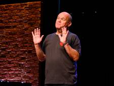 Paul de Leeuw viert zijn verjaardag uitgebreid met het theaterpubliek