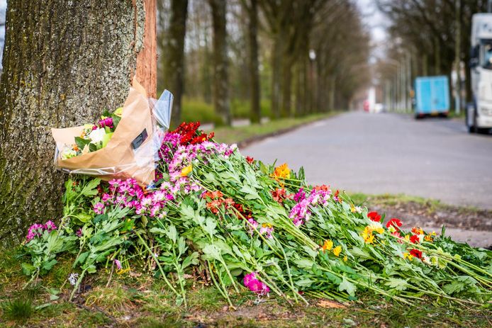 Bloemen op plek van dodelijk ongeval in Eindhoven