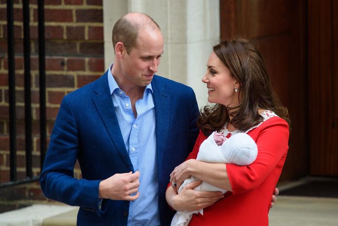 23 april 2018: William en Catherine 'Kate' verlaten het ziekenhuis met prins Louis, hun jongste telg.