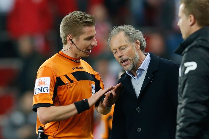 Preud’homme in discussie met Visser na de pijnlijke thuisnederlaag tegen AA Gent vrijdag.
