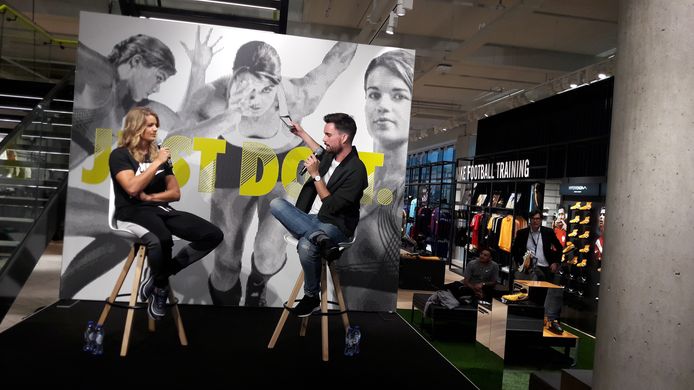 overschot les Tegenslag Circus Dafne bij opening Nike Store | Utrecht | AD.nl