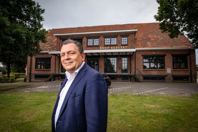 Aan de buitenkant is de vroegere melkfabriek volledig opgeknapt. Binnen is Arjan Kruse's eigen Technische Handel gevestigd, nu komt de dierenartsenpraktijk Ootmarsum erbij in.