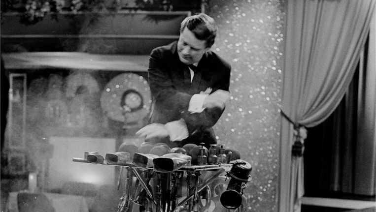 Toby¿Rix in 1966 als speciale gast bij de Corry Brokken-show van de Avro. Beeld Cor Mulder/anp