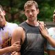 Achter alle poedelnaakte op- en neerwippende herenbillen in ‘Fire Island’ op Disney+ zit ook een vleugje weemoed
