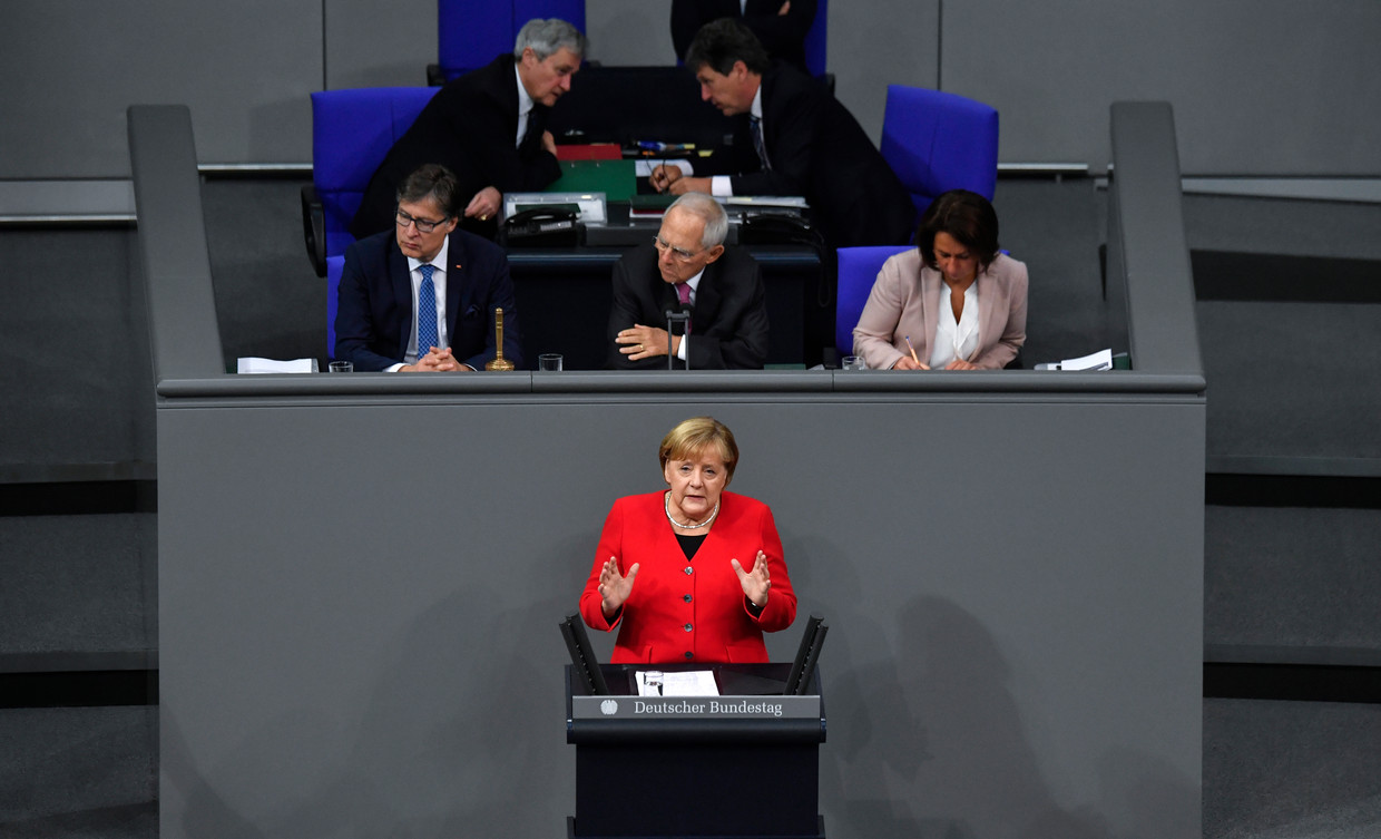 Angela Merkel in november 2019, tijdens haar toespraak in de Bondsdag over de grenzen van meningsuiting.  Beeld Hollandse Hoogte / AFP