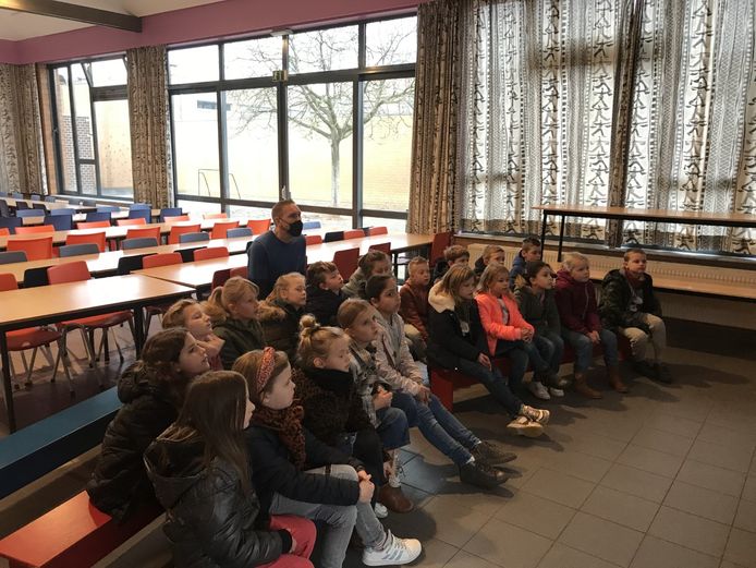 Kinderen genieten van de Grote Voorleesweek in GBS Salto