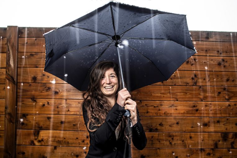 Kathy Steenackers: ‘Mijn woordenschat is gehalveerd. Als een woord niet komt, dan beschrijf ik het. Een computer is dan ‘dat ding om op te tikken’. Beeld Marco Mertens
