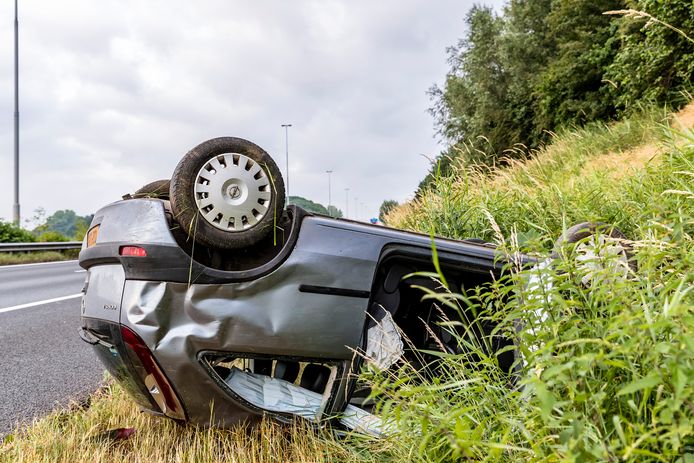 Een ongeluk op de A27 bij Raamsdonksveer.