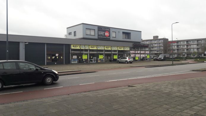 De locatie van meubelgigant Rudy van der Zande aan de Rijnstraat in Den Bosch waar een appartementencomplex moet verrijzen.