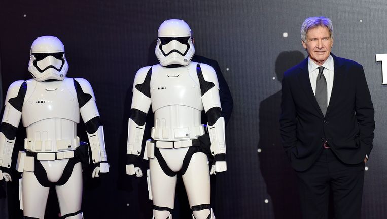 Acteur Harrison Ford met twee Storm Troopers. Beeld ANP