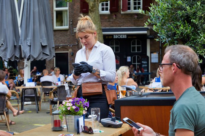 Horecabedrijven maakten in coronatijd veelvuldig gebruik van de NOW-regeling. Kroegbazen, en andere ondernemers, hebben nu nog 10 dagen de tijd om de papierwinkel definitief in orde te maken. Anders lopen ze het risico de ontvangen steun terug te moeten betalen. Foto ter illustratie.