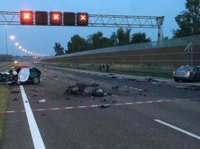 Twee doden bij "zeer zwaar ongeval" met spookrijder op A16 nabij Belgische grens