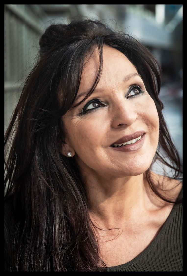 Malika Bouhout: ‘Ga maar eens mee met je moeder naar de gynaecoloog om te tolken: je schaamt je dood.’ Beeld Saskia Vanderstichele